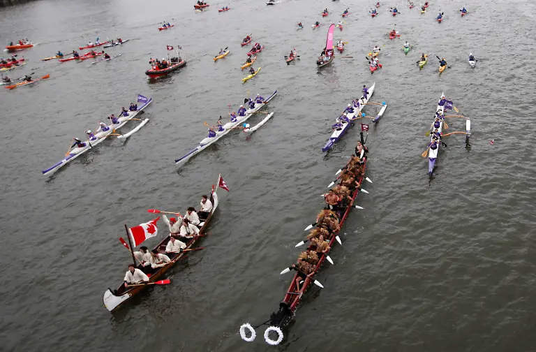 2012-06-03T173344Z-01-AWI02-RTRMDNP-3-BRITAIN-QUEEN-JPG7083354643608481018