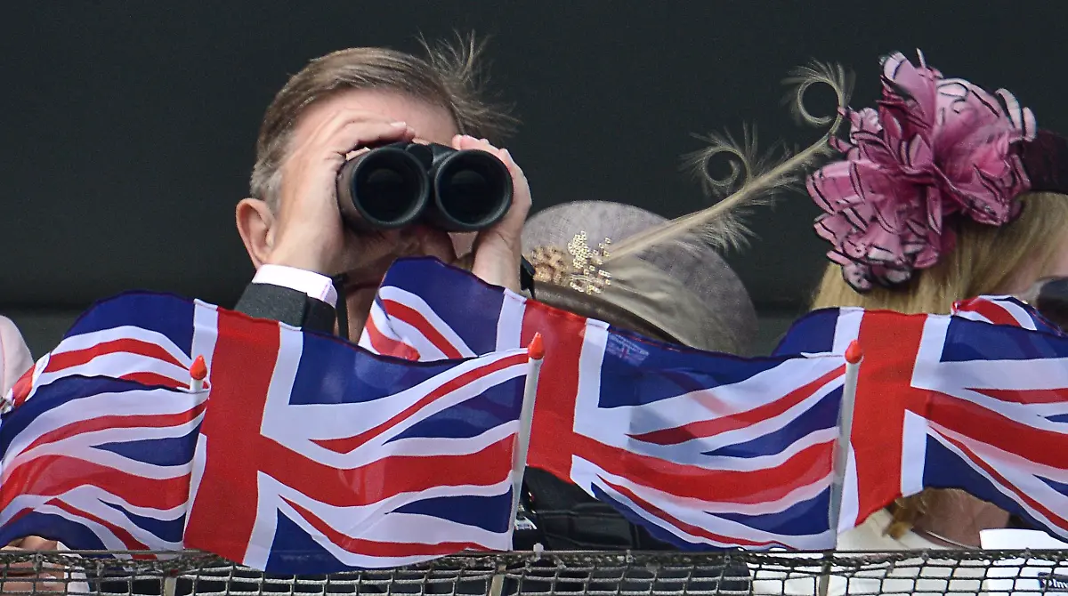 2012-06-02T155301Z-01-CLH136-RTRMDNP-3-HORSE-RACING-JPG7975822584111041150