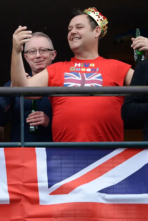 2012-06-03T144040Z-01-YH44-RTRMDNP-3-BRITAIN-QUEEN-JPG754052571554169364