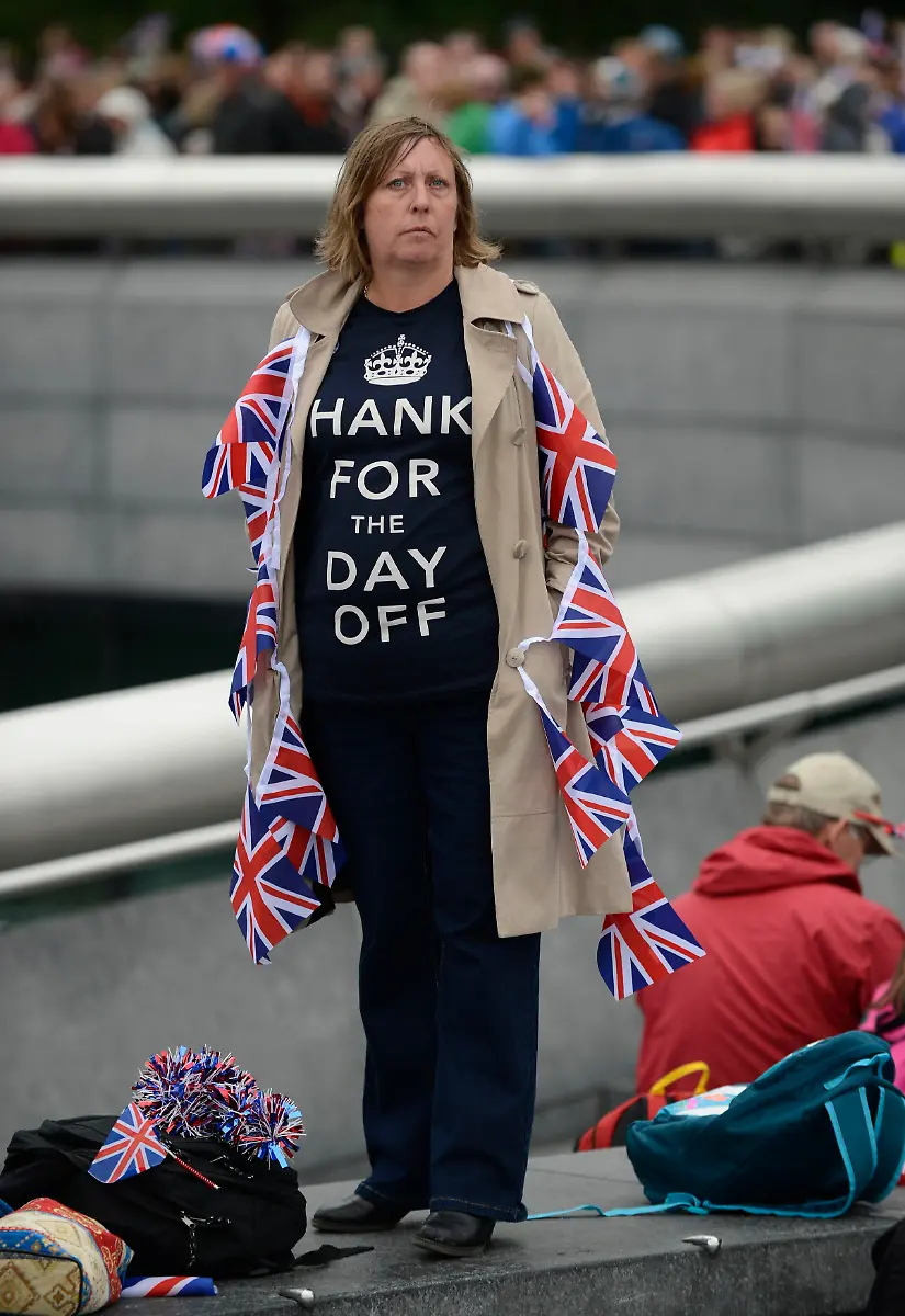 2012-06-03T162212Z-01-PB09-RTRMDNP-3-BRITAIN-QUEEN-JPG8203808930232212850