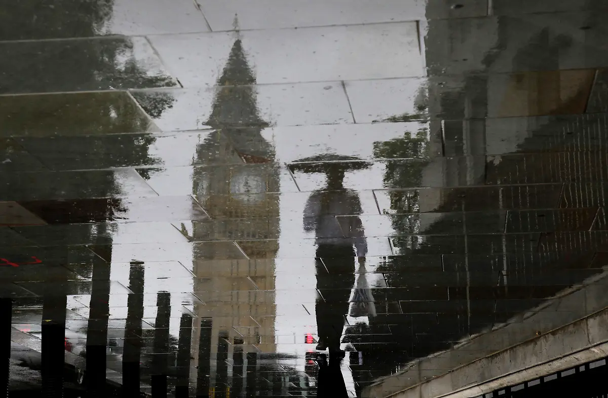 Regen-Big-Ben-Spiegel