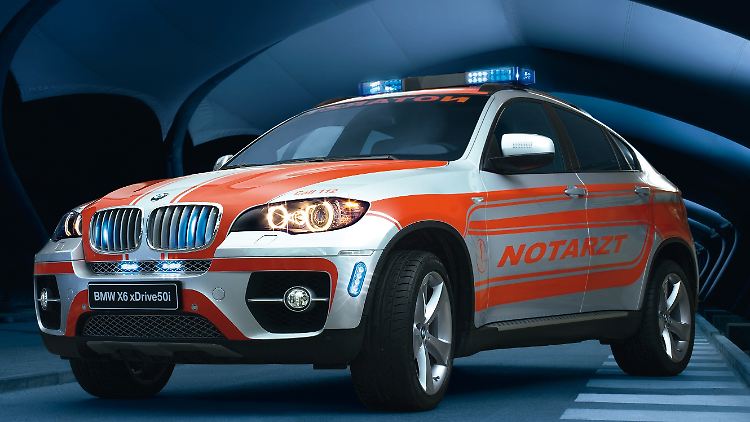 Der BMW X6 in voller Beflaggung.