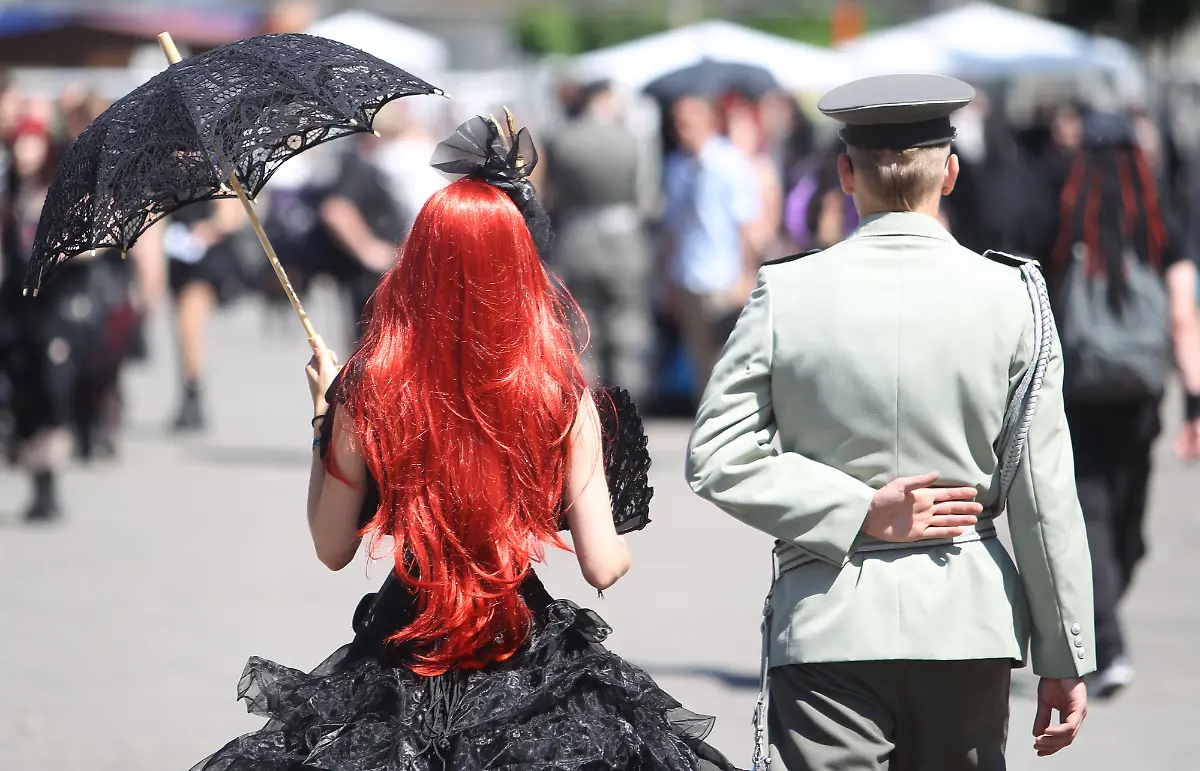 DI10201-20120525-jpg235987541985315386