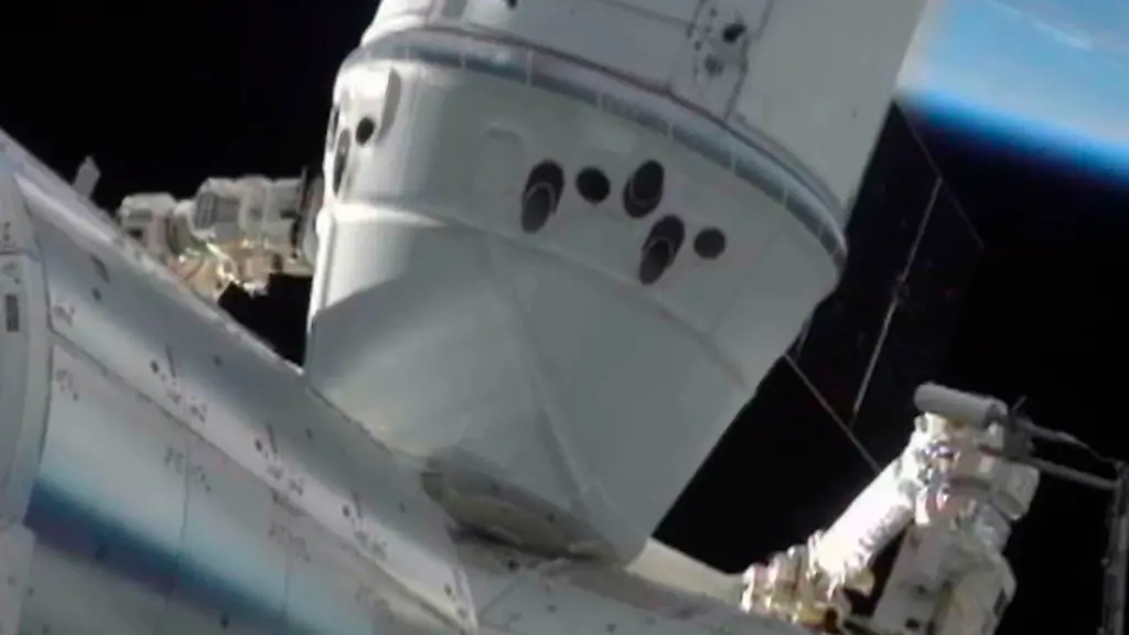 2012-05-25T173035Z-01-HOU17-RTRMDNP-3-SPACEX-DRAGON-ISS-JPG1304775363817407387