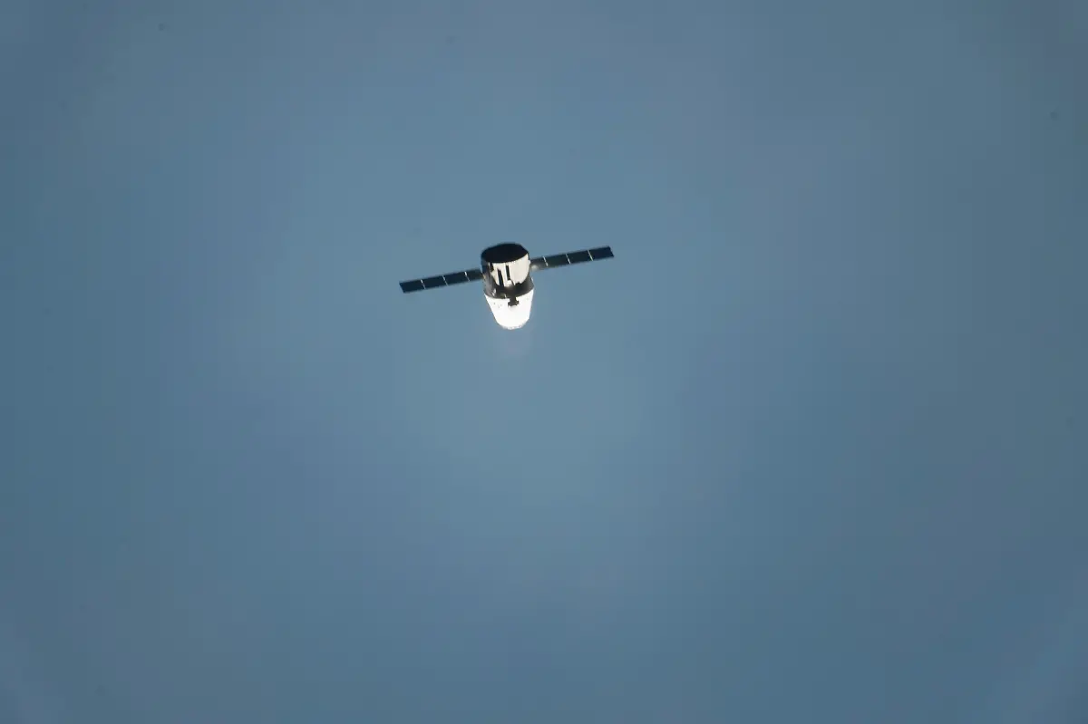 2012-05-25T060041Z-01-HOU01-RTRMDNP-3-SPACEX-DRAGON-ISS-JPG3896837220347892291