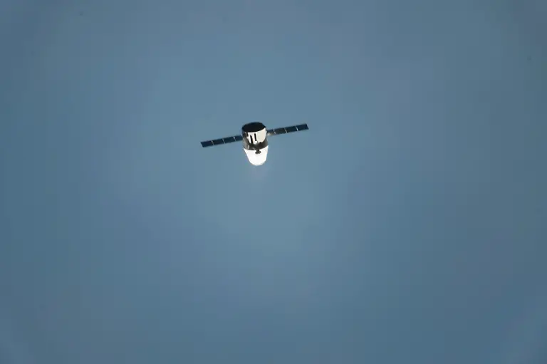 2012-05-25T060041Z-01-HOU01-RTRMDNP-3-SPACEX-DRAGON-ISS-JPG3896837220347892291