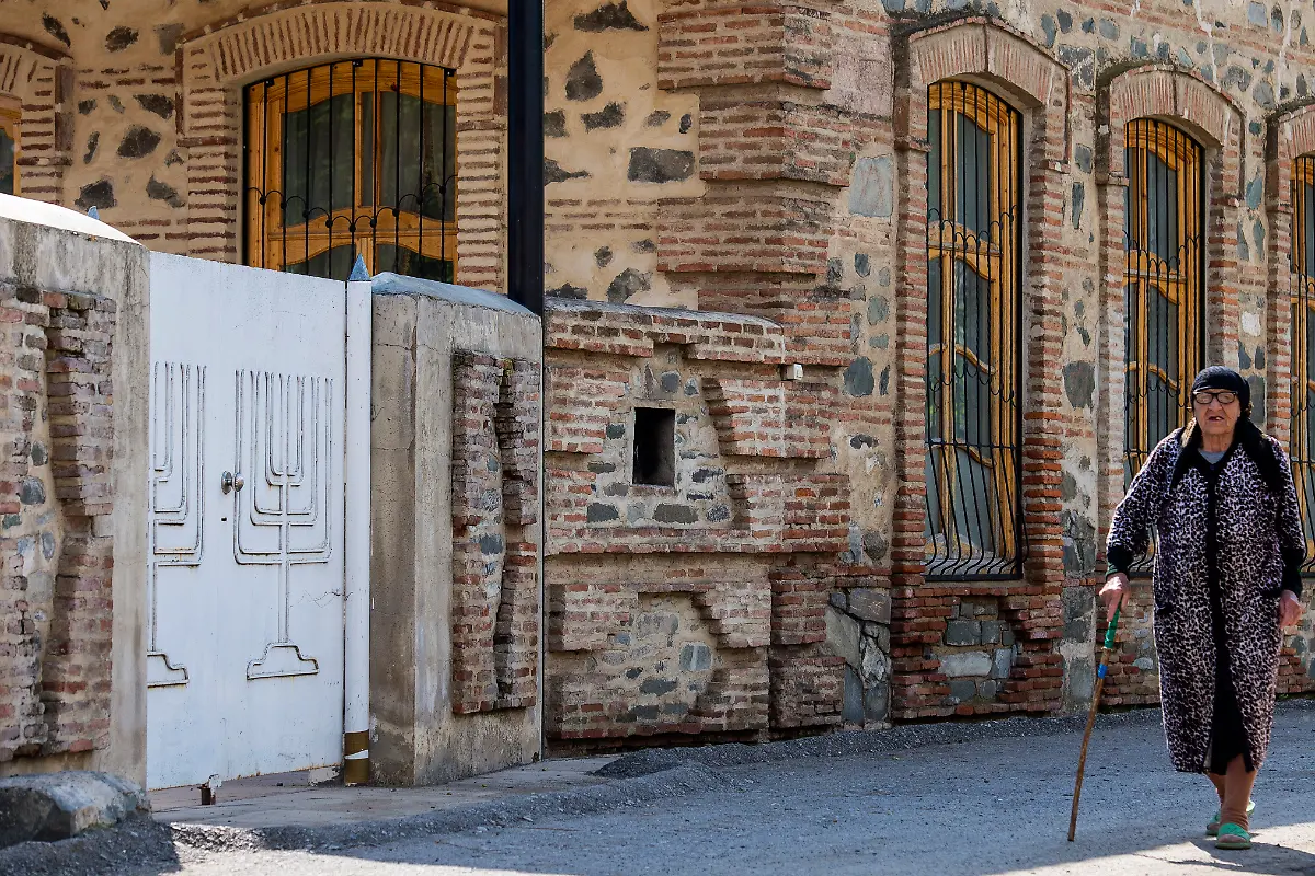 DI30204-20120520-jpg7401887647953281975