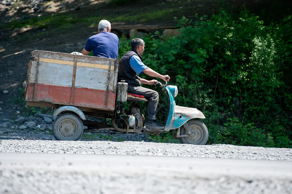 DI30212-20120520-jpg5037745911667994232