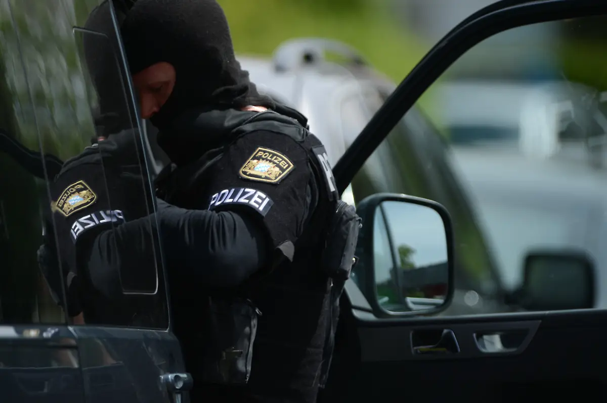 DI10242-20120522-jpg8629476144099203416