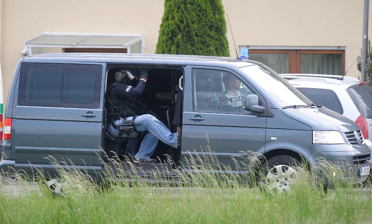 DI10371-20120522-jpg2592047716679124667