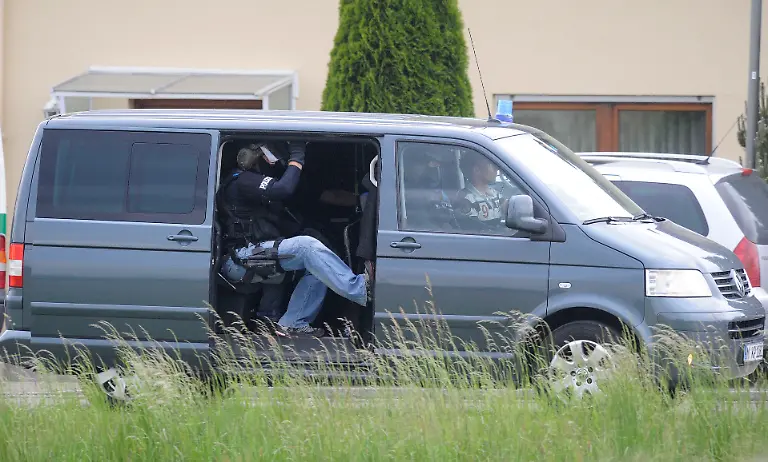 DI10371-20120522-jpg2592047716679124667