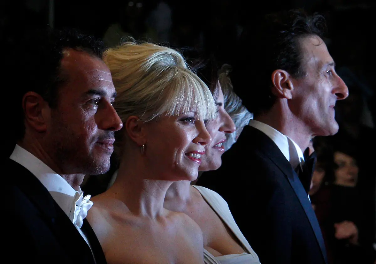 2012-05-18T205937Z-01-CAN401-RTRMDNP-3-CANNES-JPG1229083307389789550