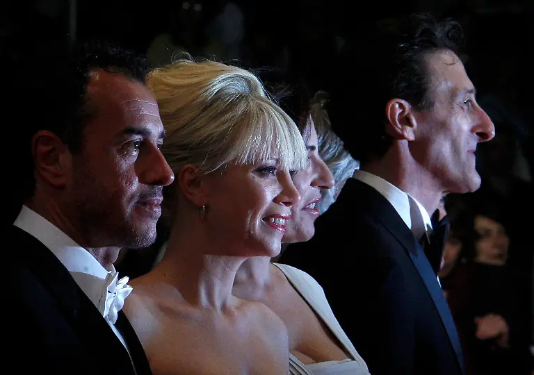 2012-05-18T205937Z-01-CAN401-RTRMDNP-3-CANNES-JPG1229083307389789550