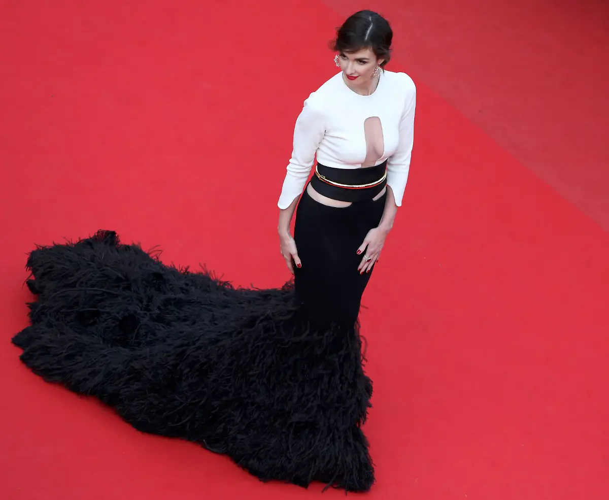 2012-05-18T204510Z-01-CAN385-RTRMDNP-3-CANNES-JPG28756429491172890