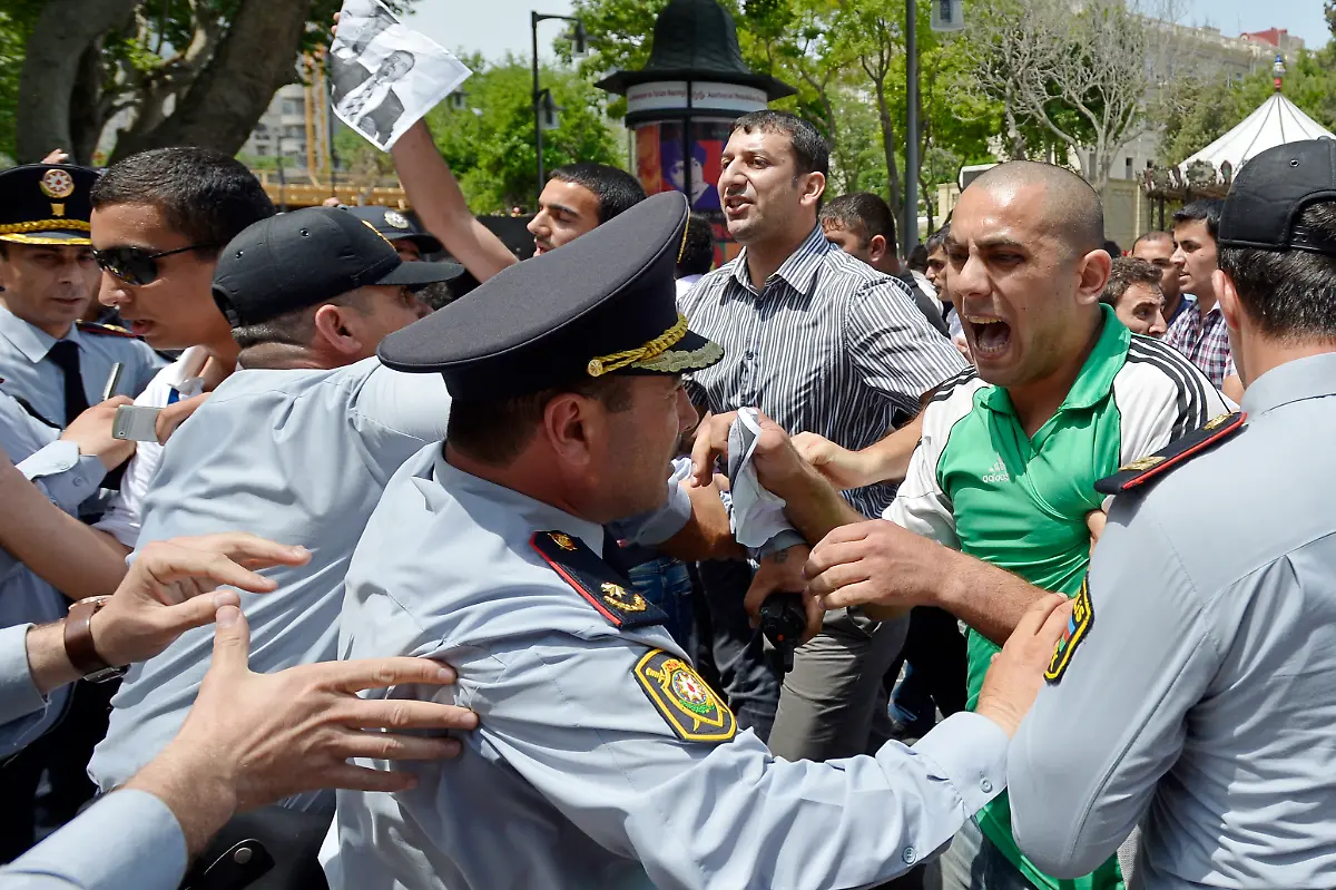 DI30153-20120521-jpg774451612464993547