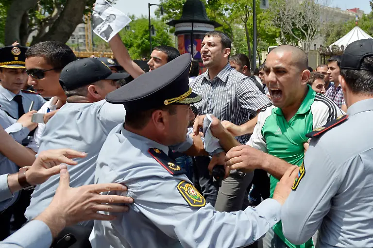 DI30153-20120521-jpg774451612464993547