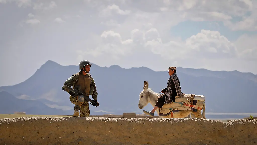 2012-05-20T135202Z-01-DAN101-RTRMDNP-3-AFGHANISTAN-JPG6915173890062334790