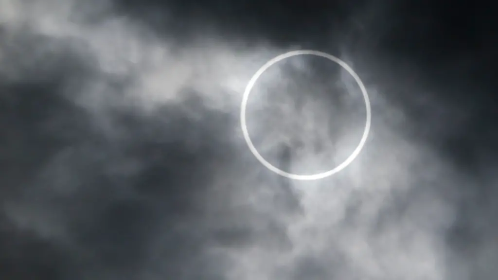 2012-05-21T003801Z-01-TOK508-RTRMDNP-3-ECLIPSE-JPG669036707565255079