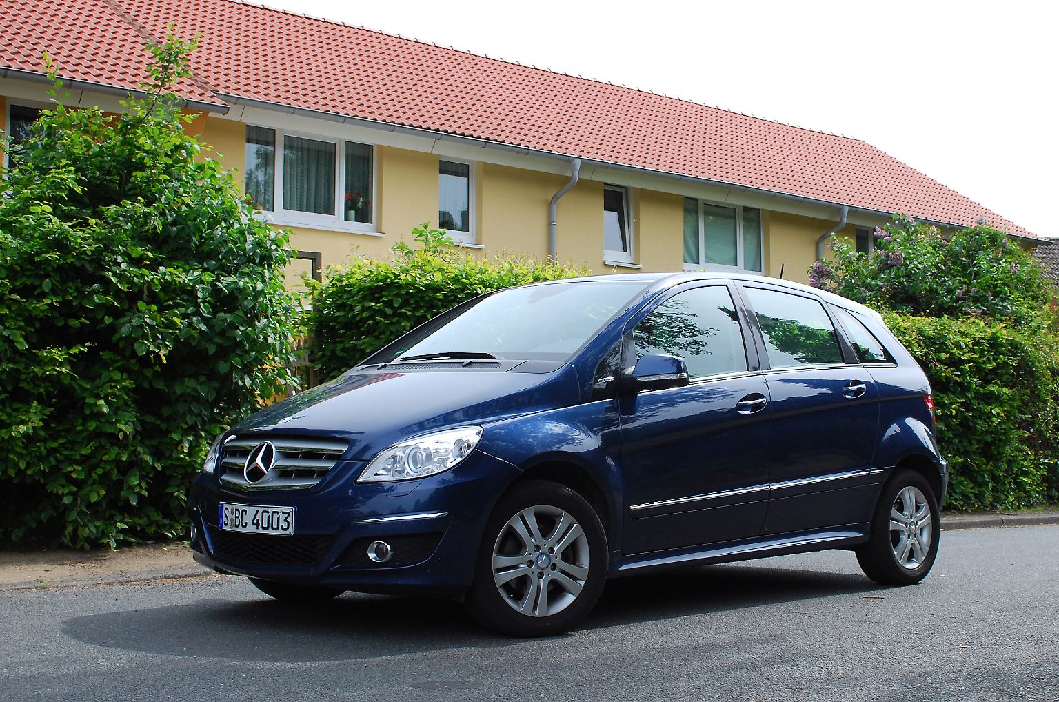 Mercedes hat die B-Klasse mit Erdgasantrieb ausgerüstet und dem Ganzen das Label "BlueEfficiency" verliehen.