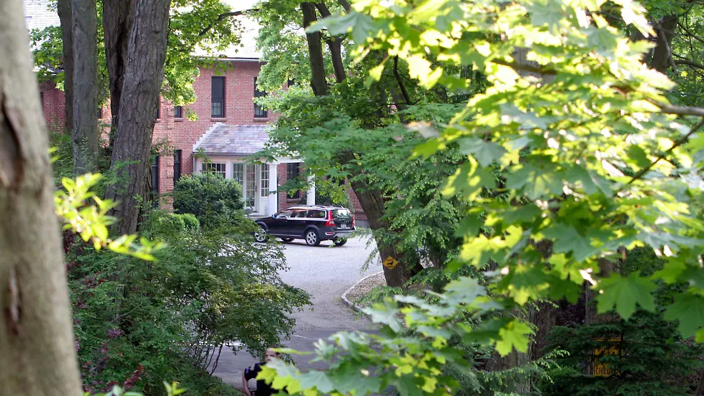 2012-05-17T005912Z-01-BED01-RTRMDNP-3-USA-KENNEDY-DEATH-JPG195108219516765318