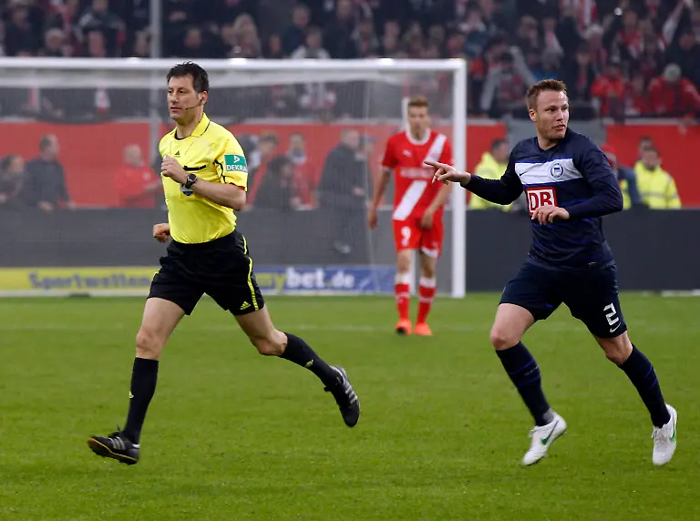 DI30017-20120518-jpg8505711812066864836