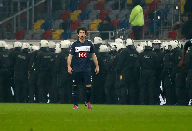 2012-05-15T220240Z-01-INA30-RTRMDNP-3-SOCCER-GERMANY-JPG5393514077344831925