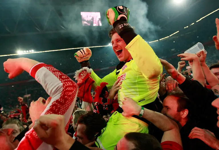 2012-05-15T212906Z-01-INA20-RTRMDNP-3-SOCCER-GERMANY-JPG6982304558617086955