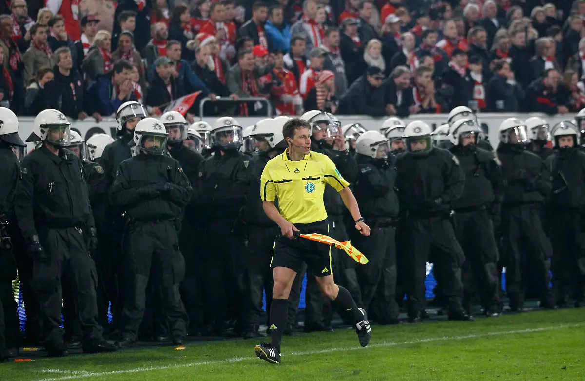 2012-05-15T212850Z-01-WR22-RTRMDNP-3-SOCCER-GERMANY-JPG8469904565004678035