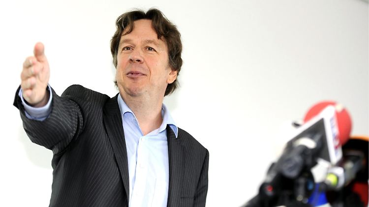Kachelmann auf einer Pressekonferenz zu seiner Firma Meteomedia.