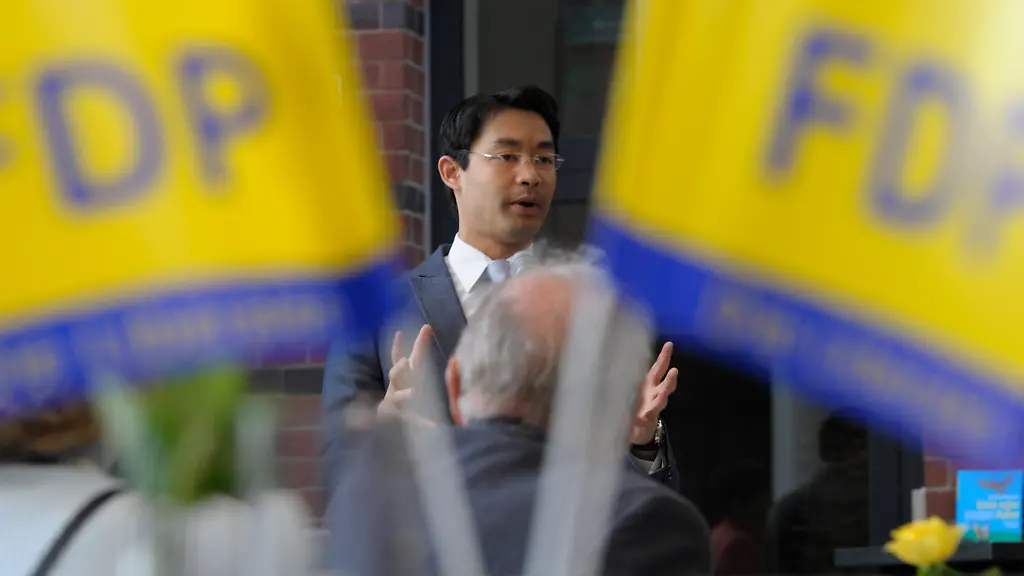 DI10054-20120501-jpg6695386764889975556