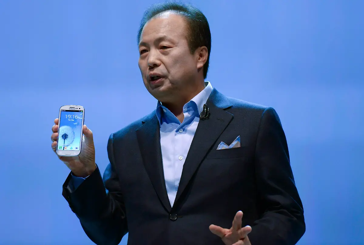 2012-05-03T192830Z-01-LON710-RTRMDNP-3-BRITAIN-JPG6340330841979655793