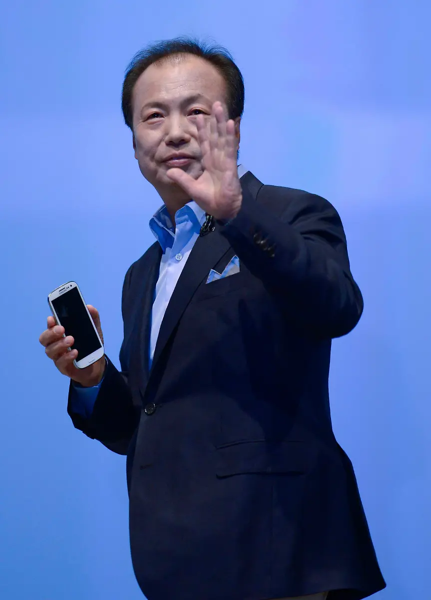 2012-05-03T193334Z-01-LON712-RTRMDNP-3-BRITAIN-JPG6074045964618030001