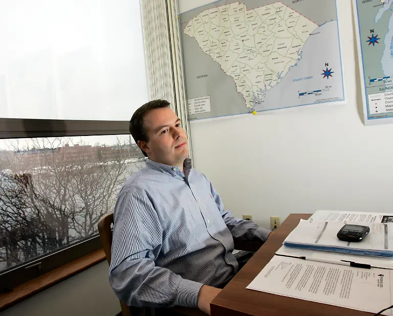 Matt-Rhoades-Erst-36-Jahre-alt-und-schon-Romneys-Wahlkampfmanager-Arbeitete-bereits-bei-der-Wahl-2008-fuer-Romney-durchwuehlte-vorher-fuer-George-W-Bush-die-Dreckwaesche-von-dessen-Gegnern-Gilt-als-extrem-medienscheu-und-hoch-professionell-Hat-beste-Verbindungen-zum-konservativen-Mega-Blogger-Matt-Drudge