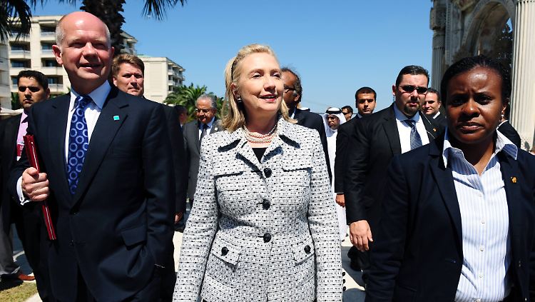 US-Außenministerin Clinton und ihr britischer Kollege Hague in Istanbul.