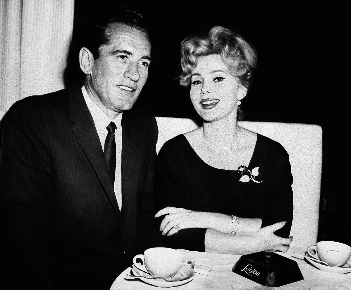 AP611006062-1608656138605427962