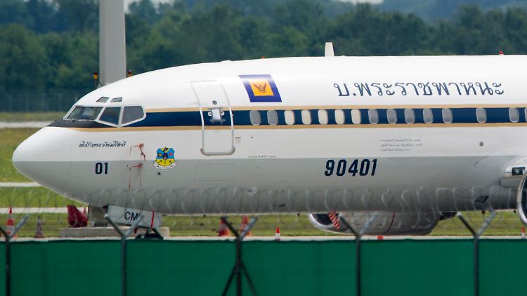 Die Türen der Boeing 737 des thailändischen Kronprinzen wurden versiegelt.