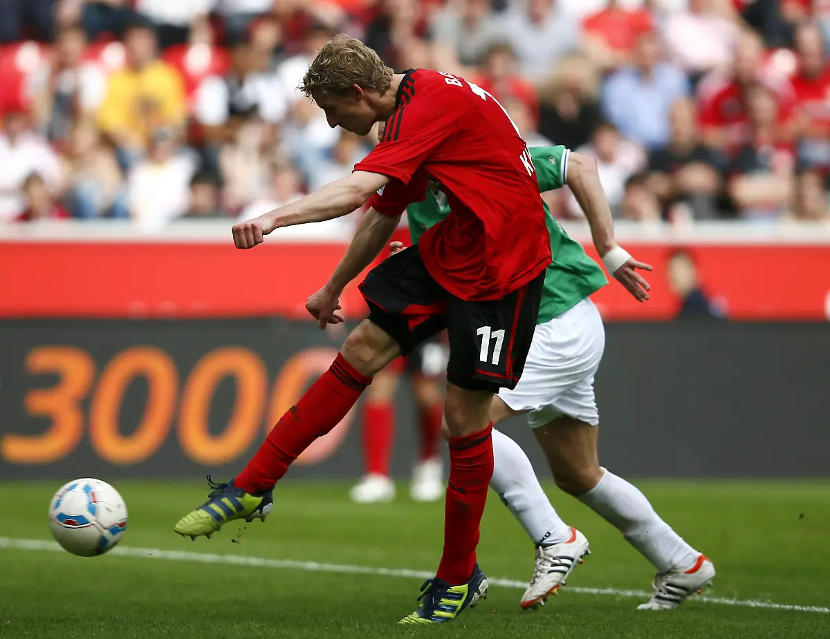 2012-04-28T151247Z-01-KAI12-RTRMDNP-3-SOCCER-GERMANY-JPG8324243372886121296