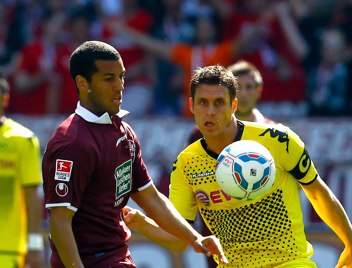 2012-04-28T144330Z-01-ROR01-RTRMDNP-3-SOCCER-GERMANY-JPG8022947334959114008