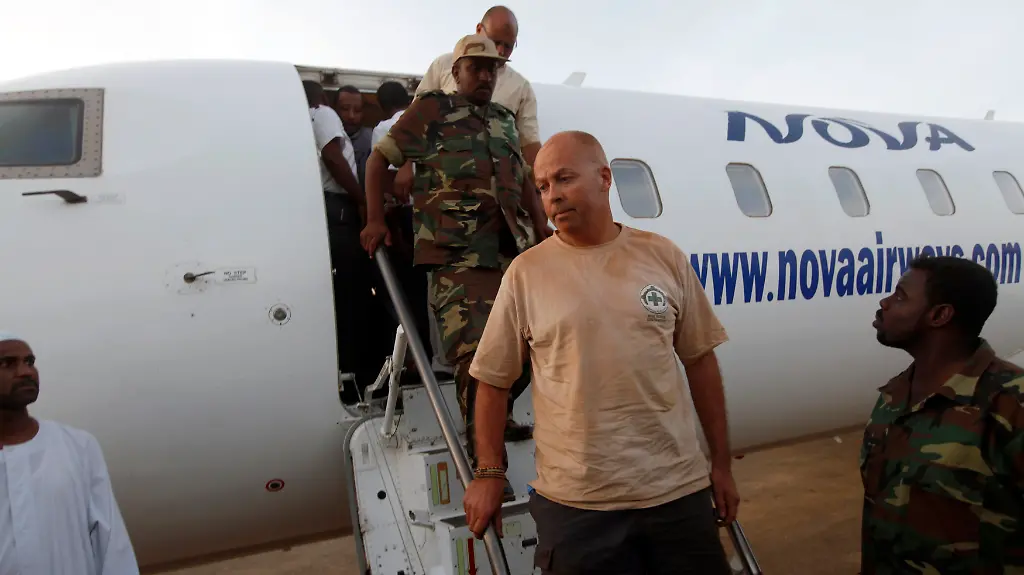 2012-04-28T203200Z-01-SUD012-RTRMDNP-3-SUDAN-FOREIGNER-ARREST-JPG9109559253022628760