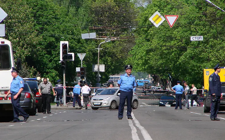 2012-04-27T121445Z-01-DNE08-RTRMDNP-3-UKRAINE-BLASTS-JPG3099151040567703771