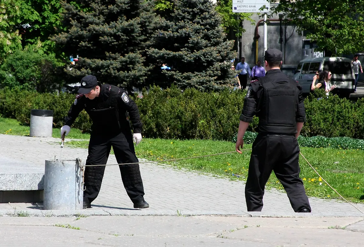 2012-04-27T105752Z-01-DNE02-RTRMDNP-3-UKRAINE-BLASTS-JPG4433287183149672036