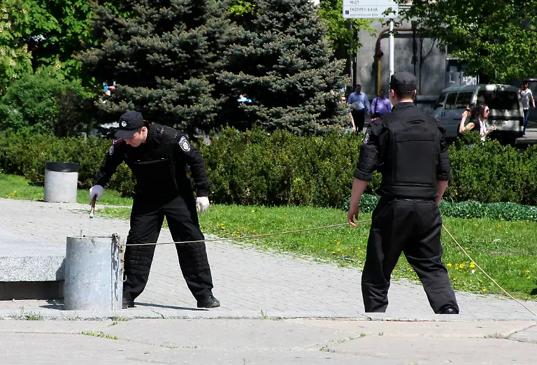 2012-04-27T105752Z-01-DNE02-RTRMDNP-3-UKRAINE-BLASTS-JPG4433287183149672036