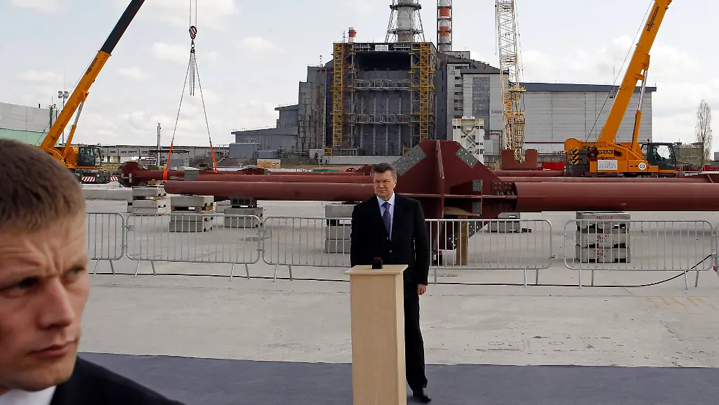 2012-04-26T131730Z-01-CHE05-RTRMDNP-3-UKRAINE-JPG9091259936179036634