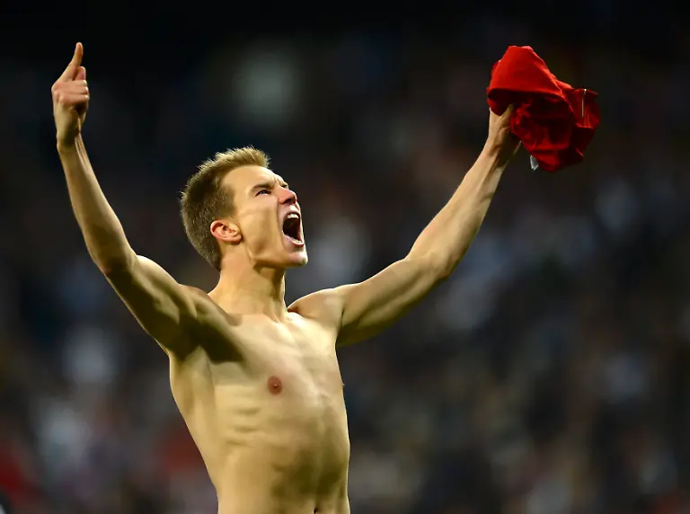 2012-04-25T213623Z-01-MDJ47-RTRMDNP-3-SOCCER-CHAMPIONS-JPG7443852407974179327