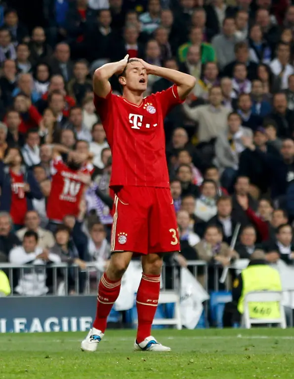 2012-04-25T193724Z-01-MDJ20-RTRMDNP-3-SOCCER-CHAMPIONS-JPG5483353868917021898