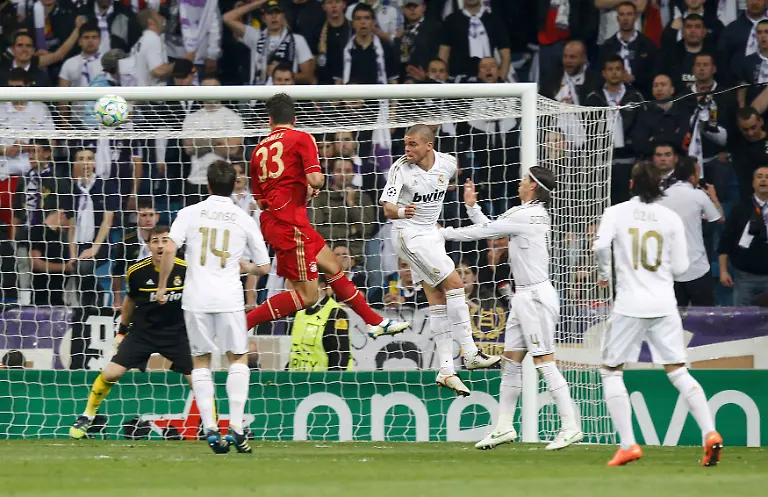 2012-04-25T195425Z-01-IMP21-RTRMDNP-3-SOCCER-CHAMPIONS-JPG4993597469985896587