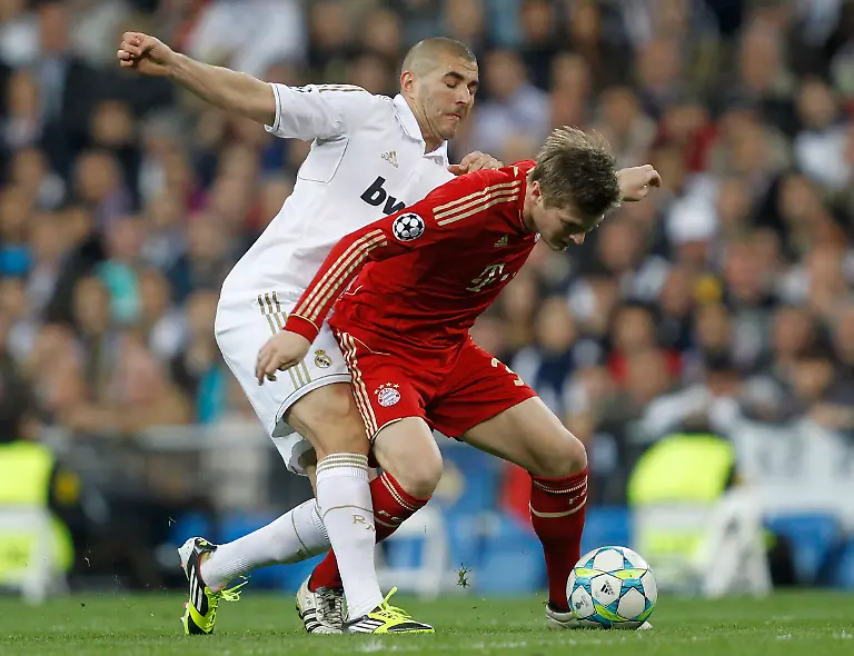 2012-04-25T201611Z-01-PDH101-RTRMDNP-3-SOCCER-CHAMPIONS-JPG5603311179000454536