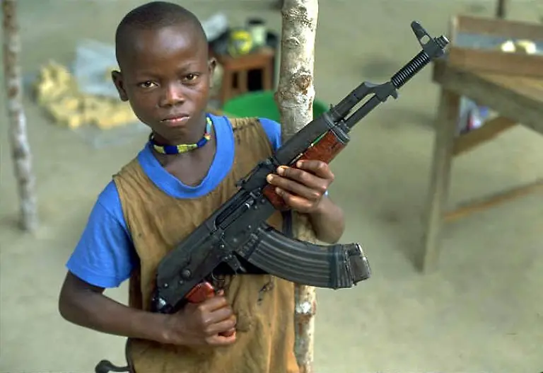 1998-sierraleonekindersoldat