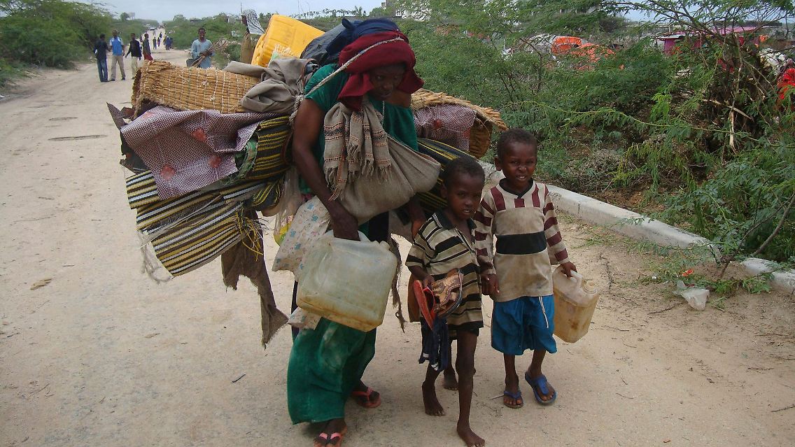 2011-07-15T184655Z_01_AFR08_RTRMDNP_3_AFRICA-DROUGHT.JPG8314632547119696659.jpg