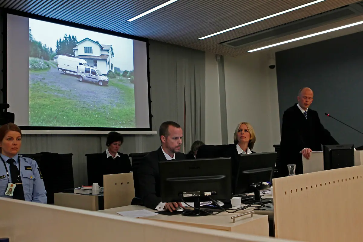 348c0827-jpg6465640885887436288